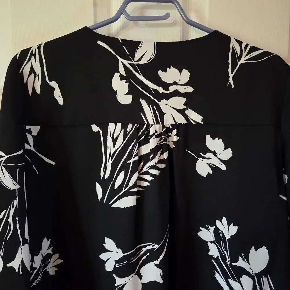 Vince Camuto Flutter Sleeve Floral Whisps V- Neck Tunic‎ XL - Picture 7 of 9